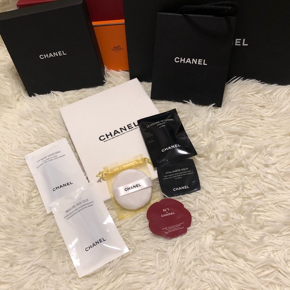 Chanel Makeup Puff Multiple Usage (Free Chanel Paper Bag) - Picture 7 of 9
